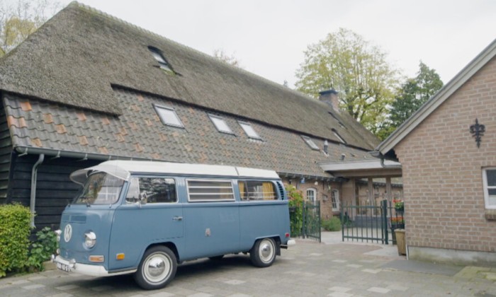 Boerderij met prive discotheek