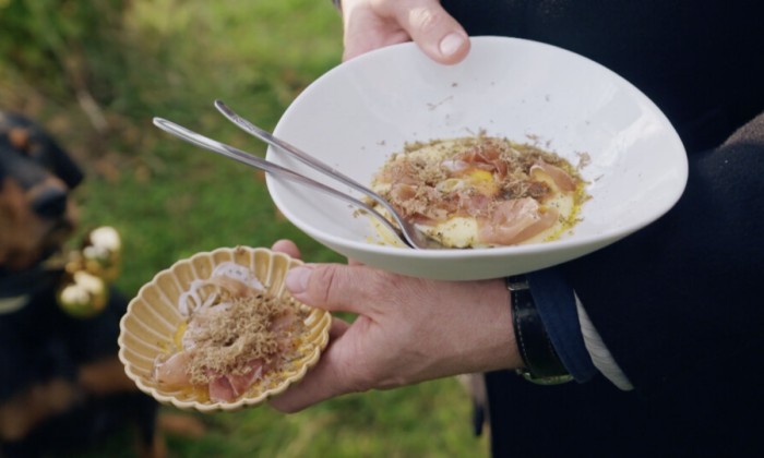 Aardappelmousseline met dungesneden rauwe ham en verse truffel