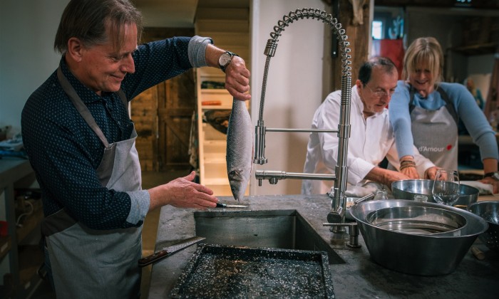 Zeebaars en papillotte met aardappelpuree en een bietjessalade