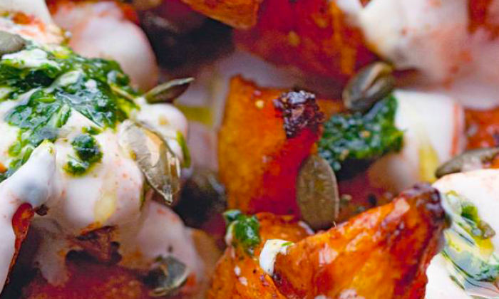 Pompoen met koriander en chiliyoghurt