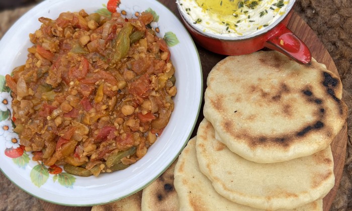 Geroosterde paprika met kikkererwten en harissa