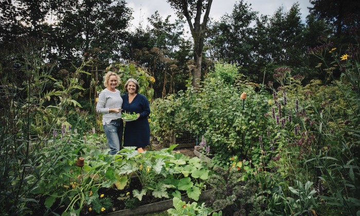 Amber en Reny op de tuin | Foto: de Meisjes van de Moestuin