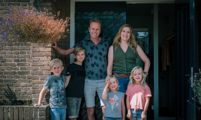 Freddi en Marian met hun 4 kinderen | Foto: Sheena Schouwink