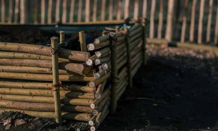 Plantenbak in BinnensteBuiten Moestuin