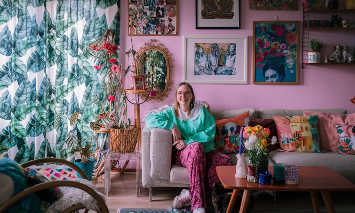 Maartje in haar kringloop paradijs | Fotografie: Sheena Schouwink