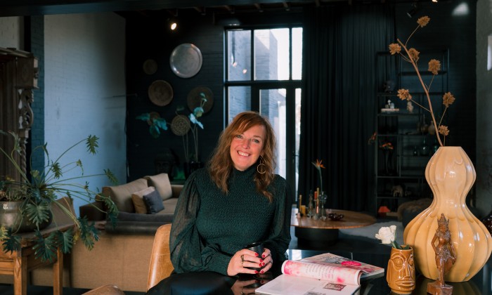 Annette woont in een oud APK-Keuringsstation | Foto: Sheena Schouwink