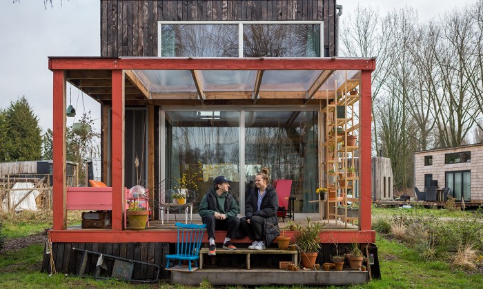 Zelf ontworpen tiny house in Rotterdam | Fotografie: Roos Eijmers