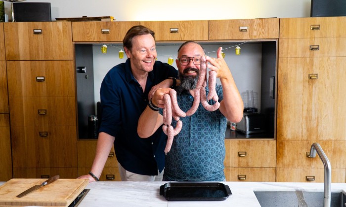 Duitse curryworst met zuurkool en currysaus | Lekkere Track