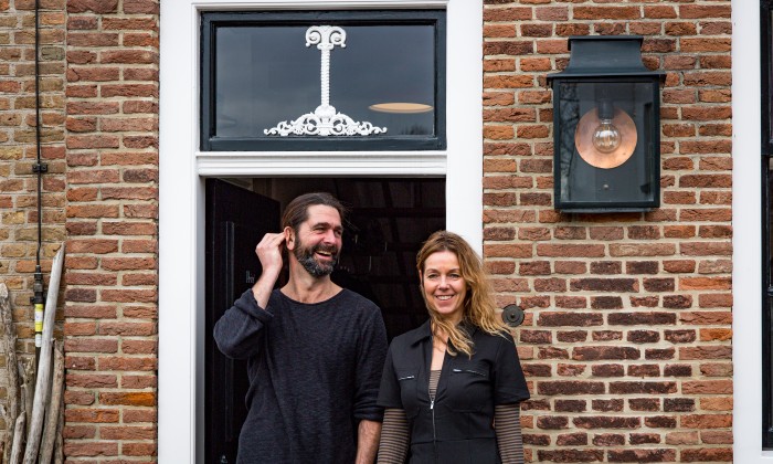 Renate en Tim wonen in het herberghuisje van Slot Loevestein | Foto: Roos Eijmers