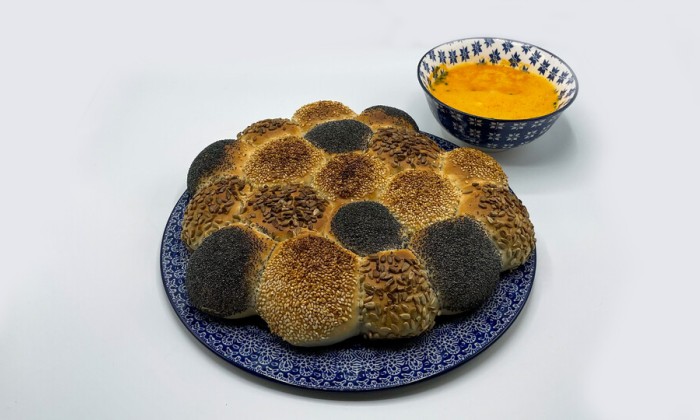 Breekbrood met geroosterde paprikasoep