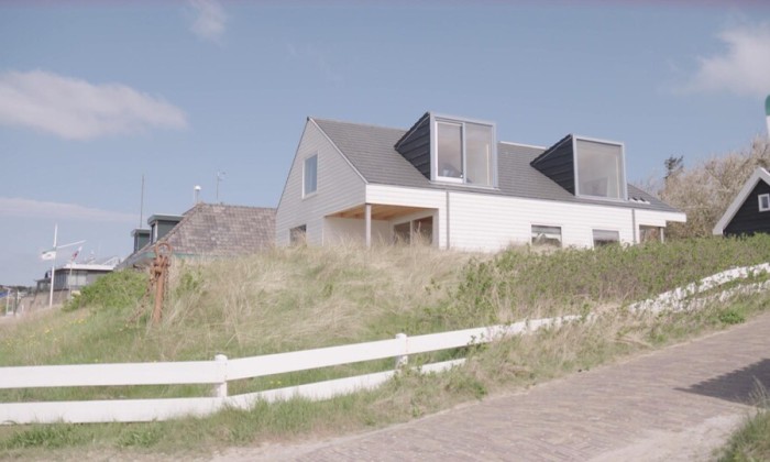Huis aan de haven van Vlieland