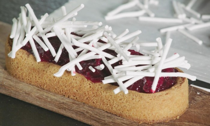 Kersenslof met meringue staafjes