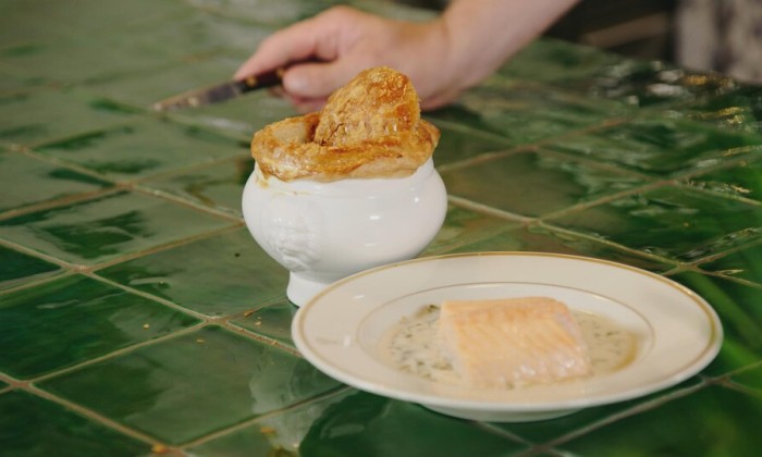 Klassieke uiensoep met zalm