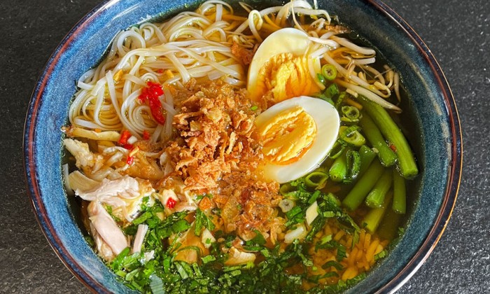 Ramon Brugman's Indonesische recept voor Soto Ajam met een gekookt eitje