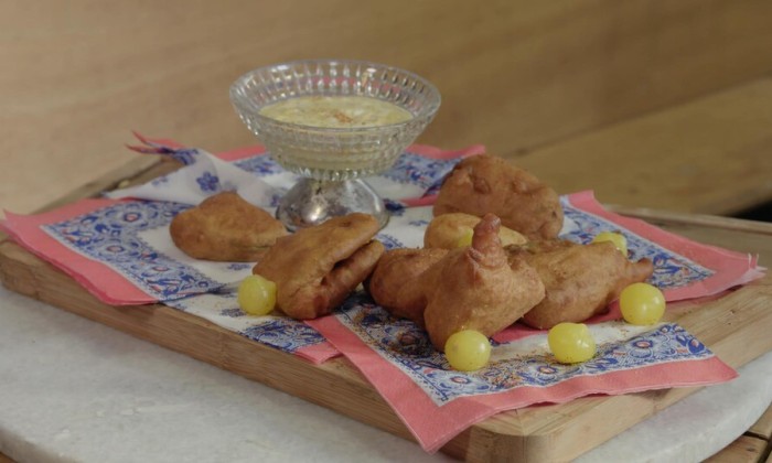 Rosah maakt een heerlijk gerecht bij het Amsterdamse tafelzuur van Bianca