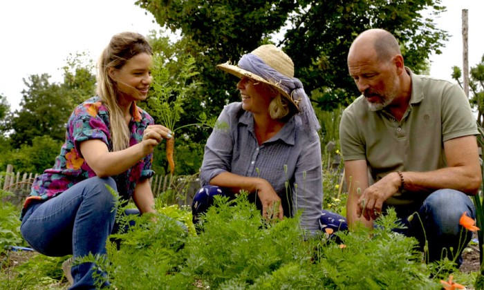 Rosah bezoekt een moestuinschool