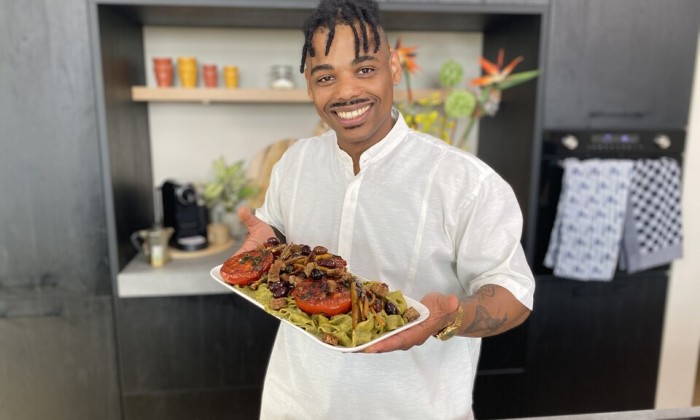 Pasta pesto van broccoli met amandelen en olijven van chef-kok Geneal Harreman