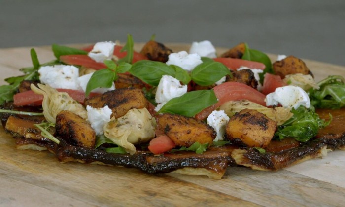 Tarte tatin pompoen peer en een salade met balsamico