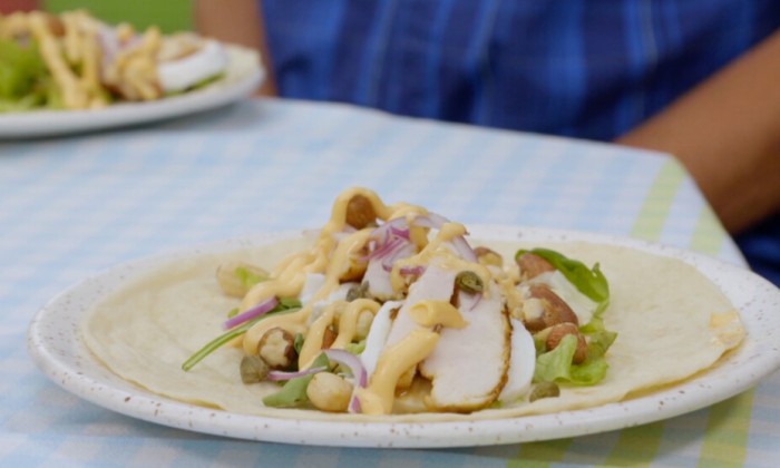 wrap met kip, mozzarella en hazelnoten