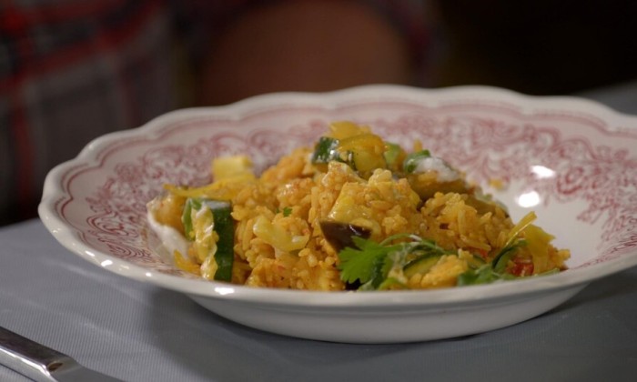 Sharon maakt een gerecht met paneerkaas