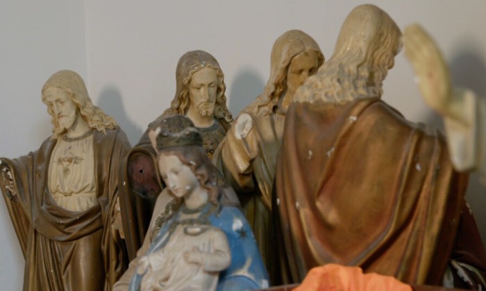 Erica restaureert heilige beelden