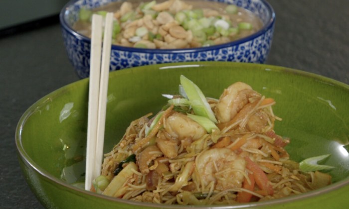 Chef-kok Ramon maakt een heerlijke Mihoen ‘Singapore’