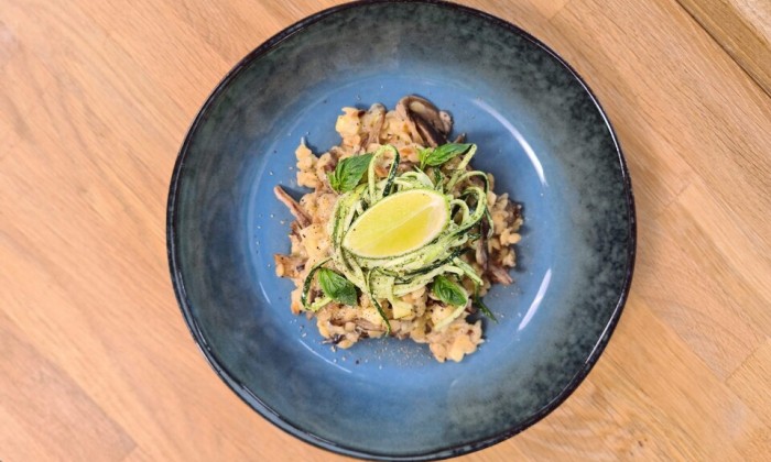 Orzo met oesterzwam en courgette