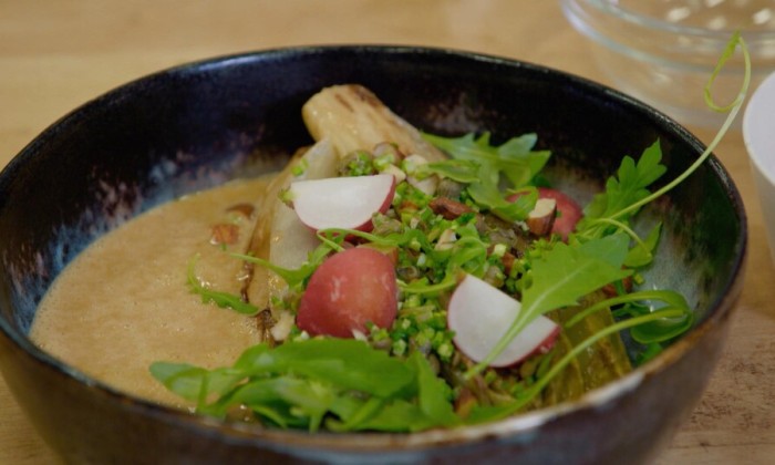 Witlof met kappertjes en botersaus van gebrande koffie