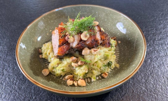 Chef-kok Ramon Brugman maakt spruitjes stamppot