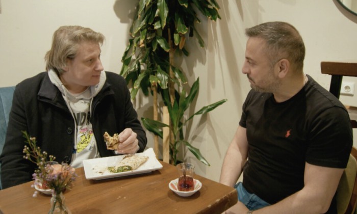 Leon Mazairac is in Amsterdam om de heerlijke lahmacun te proeven, ook bekend als Turkse pizza