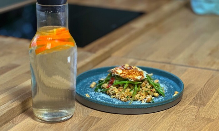 Gebakken kokosrijst met kip en garnalen