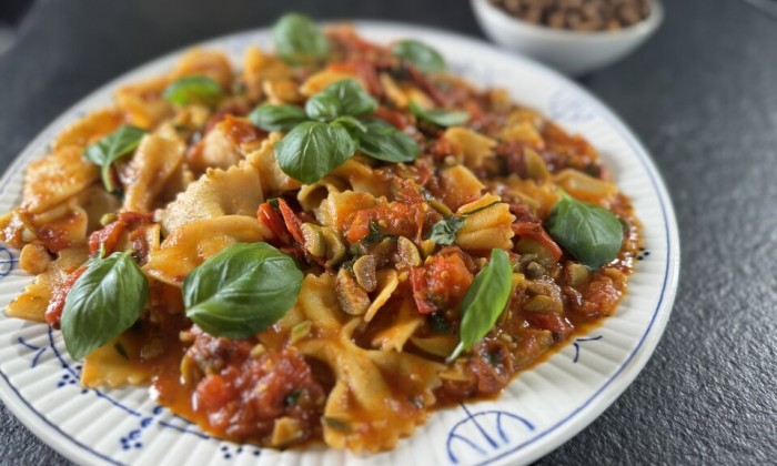 Ramon maakt pasta puttanesca