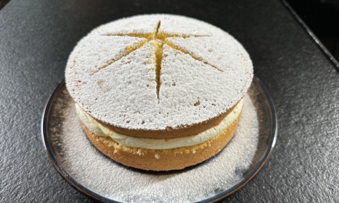 Ramon maakt een sneeuwster met zelfgemaakte advocaat