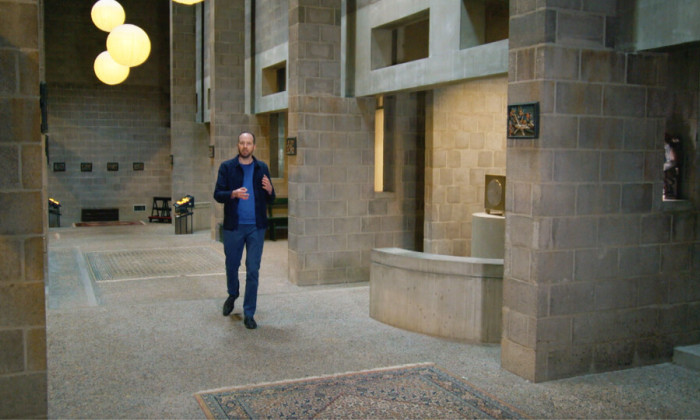 Valentijn bezoekt de Haagse Pastoor van Arskerk