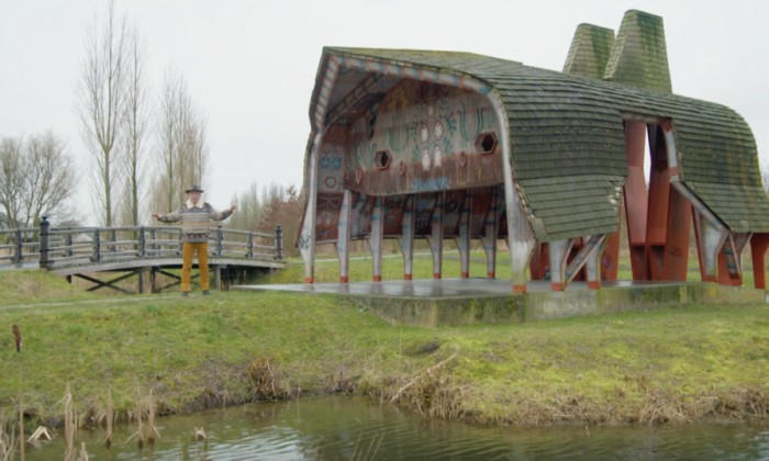 De kunstbeschilderde Wood Chapel in Utrecht