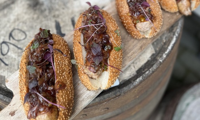 Hotdogs met ui en speciaalbier