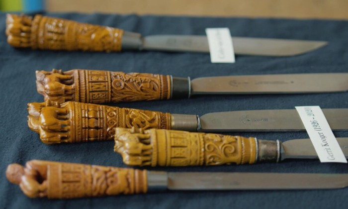 Het ambacht van het houtsnijden van het Zeeuwse paardenmesheft