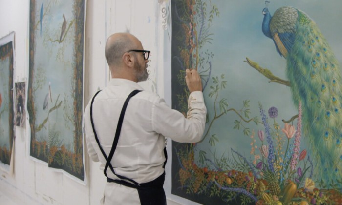 Het ambacht van het ambachtelijk behang schilderen