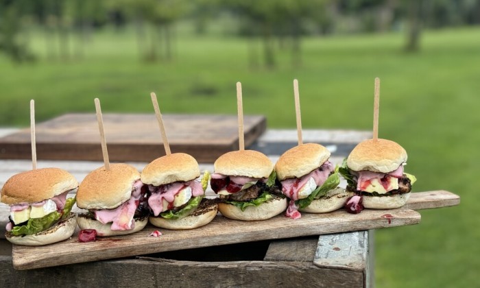 mini hamburgers met kip en morrelen