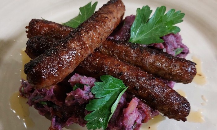 Hutspot van paarse peen en zoetzure uien