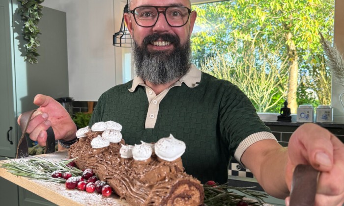 Ramon trapt het kerstmenu af met een klassieke Bouche de Noël