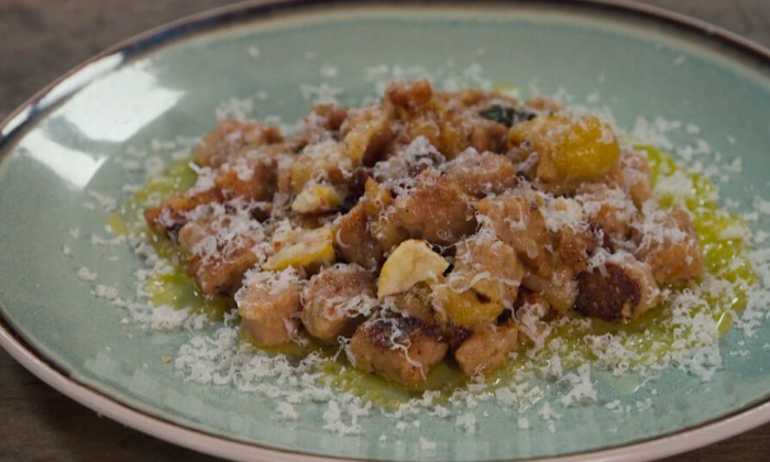 Romige gnocchi met kastanje, salie en rozijnen in port