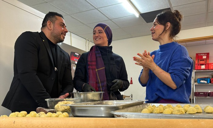 Rosah kookt in het AZC in Eindhoven
