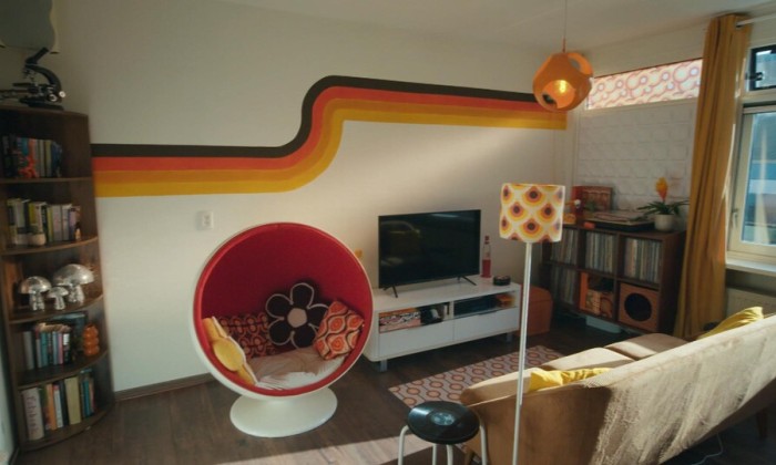 Een retro appartement is helemaal in jaren 70 stijl