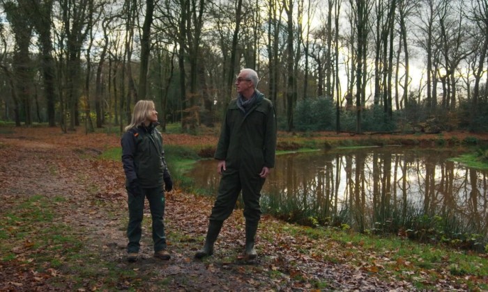 boswachter Marieke bezoekt het kloosterbos in Ter Apel