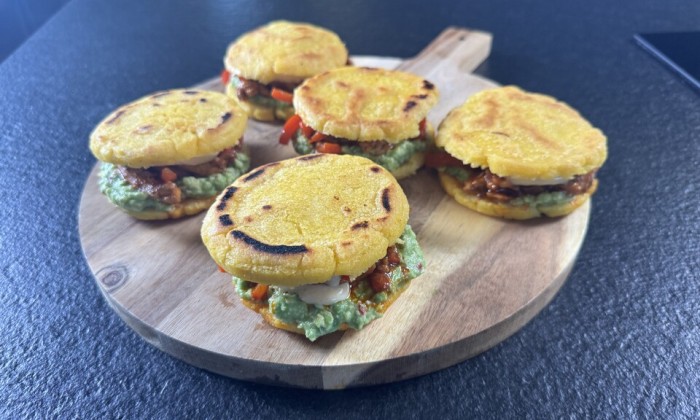 Arepa's met gerookte paprikakip