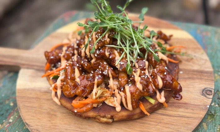 Koreaanse wafels met krokante kip