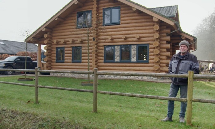 Een droomhuis van boomstammen op de Veluwe