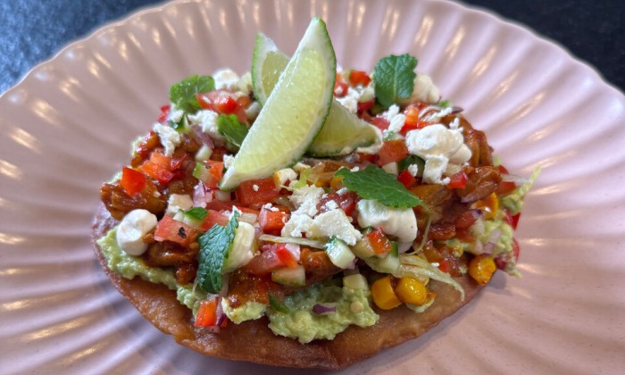 Tostada's met kip en een frisse salade