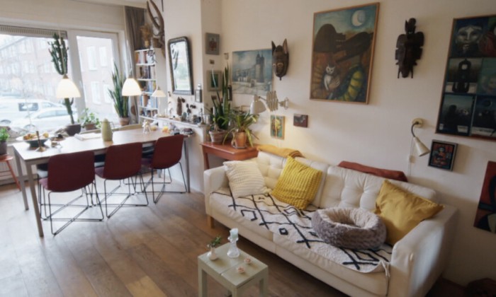 Kunstenaar Jitka deelt in Rotterdam Charlois tuin en activiteiten met de buurt